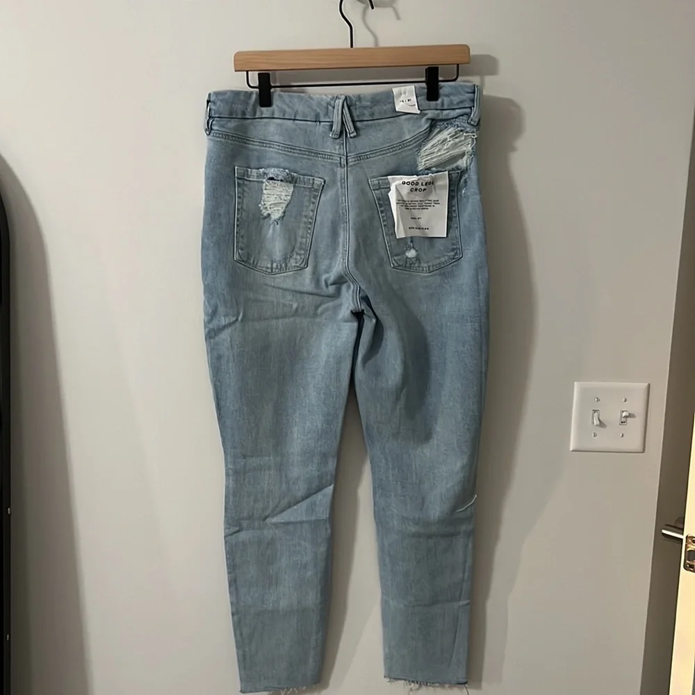 •GOOD AMERICAN • GOOD LEGS CROP RAW HEM Jeans - Picture 2 of 15